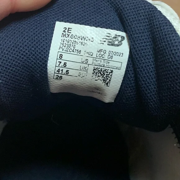 EUC Men’s 8 2E Athletic shoes - Picture 2 of 7